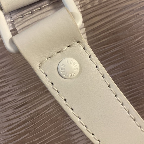 Louis Vuitton
PVC Epi Plage Wavy Keepall Bandouliére Shoulder Bag - Picture 12 of 13